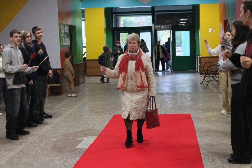 556640553 1210948084179168 5132188101694903357 N