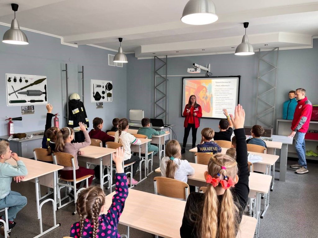 560564811 1216031280337515 1795348697152630675 N